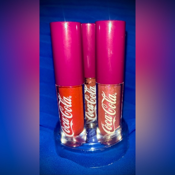COCA COLA LIP GLOSS -  LIMITED-EDITION 3 PIECE SET - Picture 5 of 7